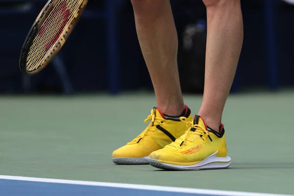 2018年8月27日 专业网球运动员依琳娜斯维托丽娜乌克兰穿着自定义耐克网球鞋在2018美国公开赛在美国网球协会国家网球中心的第一轮比赛 — 图库照片