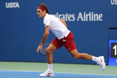 New York - 1 Eylül 2018: 20-zaman Grand Slam Billie Jean King Ulusal Tenis Merkezi New York'ta 32 maç sırasında 2018 Amerika Açık başında Roger Federer İsviçre şampiyonu