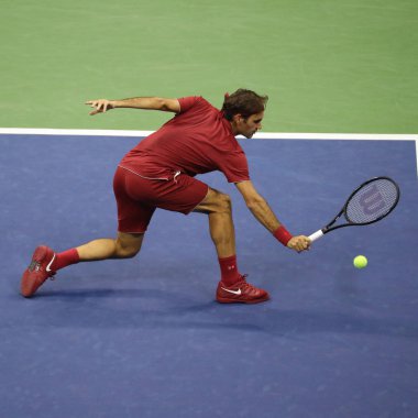New York - 28 Ağustos 2018: 20-zaman Grand Slam şampiyonu Roger Federer İsviçre'nin eylem sırasında 2018 Amerika Açık ilk turu maç Billie Jean King Ulusal Tenis Merkezi  