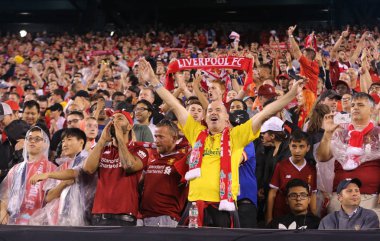 East Rutherford, Nj - 25 Temmuz 2018: Liverpool futbol taraftarları 2018 sırasında Liverpool Manchester City karşı destek Uluslararası Şampiyonlar Kupası oyun Metlife Stadyumu'nda. Liverpool maçı 2:1 kazandı