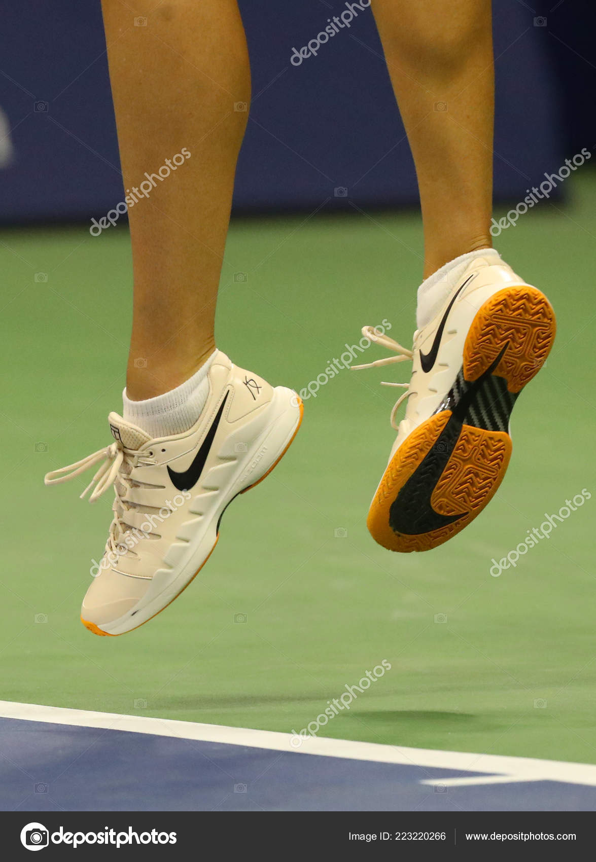 maria sharapova tennis shoes