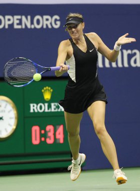 New York - 1 Eylül 2018: Grand Slam şampiyonu Maria Sharapova Rusya eylem sırasında onun 2018 bize açık yuvarlak Billie Jean King Ulusal tenis merkezi 32 maç beş kez