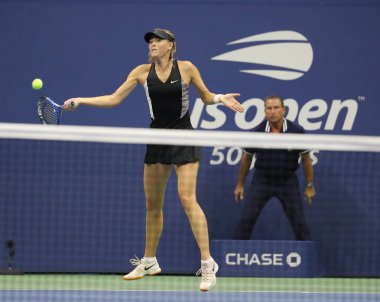 New York - 1 Eylül 2018: Grand Slam şampiyonu Maria Sharapova Rusya eylem sırasında onun 2018 bize açık yuvarlak Billie Jean King Ulusal tenis merkezi 32 maç beş kez