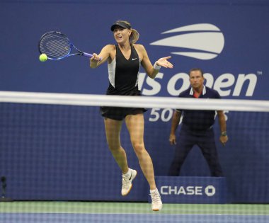 New York - 1 Eylül 2018: Grand Slam şampiyonu Maria Sharapova Rusya eylem sırasında onun 2018 bize açık yuvarlak Billie Jean King Ulusal tenis merkezi 32 maç beş kez