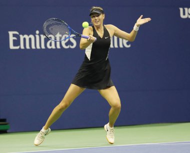 New York - 1 Eylül 2018: Grand Slam şampiyonu Maria Sharapova Rusya eylem sırasında onun 2018 bize açık yuvarlak Billie Jean King Ulusal tenis merkezi 32 maç beş kez