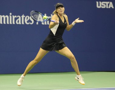 New York - 1 Eylül 2018: Grand Slam şampiyonu Maria Sharapova Rusya eylem sırasında onun 2018 bize açık yuvarlak Billie Jean King Ulusal tenis merkezi 32 maç beş kez