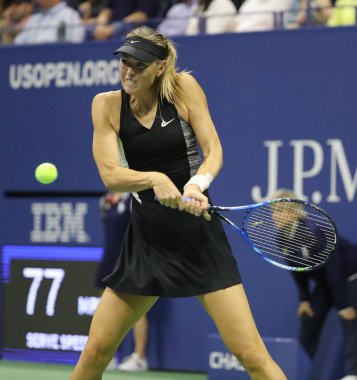 New York - 1 Eylül 2018: Grand Slam şampiyonu Maria Sharapova Rusya eylem sırasında onun 2018 bize açık yuvarlak Billie Jean King Ulusal tenis merkezi 32 maç beş kez