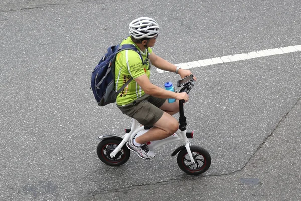 Nueva York Agosto 2018 Ciclista Identificado Centro Manhattan — Foto de Stock