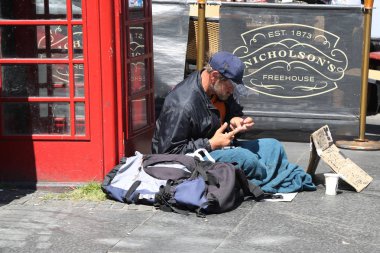 Edinburgh, İskoçya-7 Temmuz 2018: Edinburgh, İskoçya'da evsiz adam