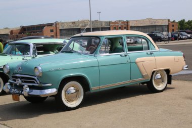 Brooklyn, New York - 8 Haziran 2014: tarihsel Gaz M21 Volga Sovyetler Birliği'ndeki Fuarı'nda antika otomobil Derneği, Brooklyn yıllık bahar araba Brooklyn, New York'ta üretilen