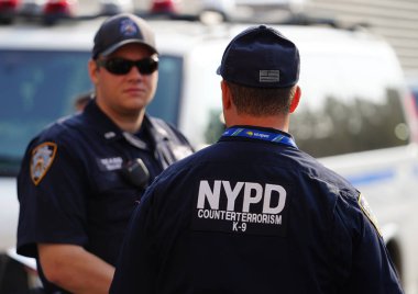 New York - 27 Ağustos 2018: Nypd counter terörizm K-9 polis memuru 201u8 S açık New York'ta sırasında Ulusal Tenis Merkezi güvenlik sağlar