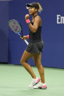 New York - 6 Eylül 2018: Profesyonel tenis oyuncusu Naomi Osaka eylem sırasında onun 2018 bize açık yarı final maçı Billie Jean King Ulusal Tenis Merkezi