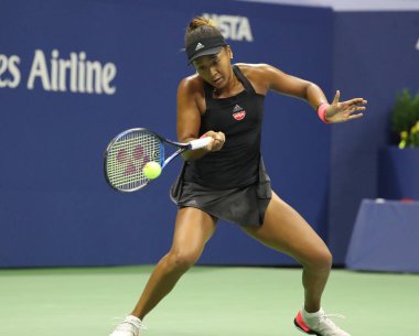 New York - 6 Eylül 2018: Profesyonel tenis oyuncusu Naomi Osaka eylem sırasında onun 2018 bize açık yarı final maçı Billie Jean King Ulusal Tenis Merkezi