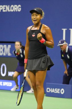 New York - 6 Eylül 2018: Profesyonel tenis oyuncusu Naomi Osaka eylem sırasında onun 2018 bize açık yarı final maçı Billie Jean King Ulusal Tenis Merkezi