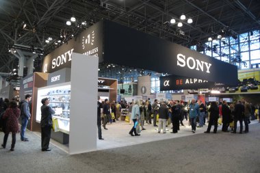 New York - 25 Ekim 2018: Sony standında Pdn Photoplus Konferansı ve Fuarı New York Javits Center