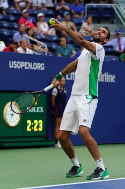 New York - 3 Eylül 2018: Grand Slam şampiyonu Marin Cilic Hırvatistan onun 2018 sırasında eylem Billie Jean King Ulusal tenis merkezi 16 maçın bize açık yuvarlak 