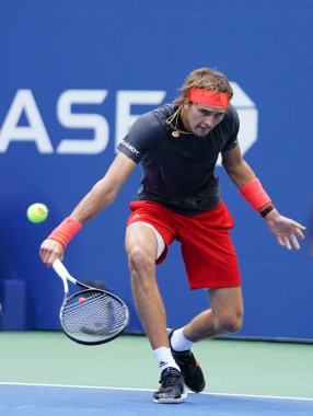 New York - 1 Eylül 2018: Profesyonel tenis oyuncusu Alexander Zverev Almanya'nın eylem onun 2018 sırasında bize açık yuvarlak 32 maç Billie Jean King Ulusal Tenis Merkezi