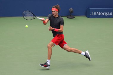New York - 1 Eylül 2018: Profesyonel tenis oyuncusu Alexander Zverev Almanya'nın eylem onun 2018 sırasında bize açık yuvarlak 32 maç Billie Jean King Ulusal Tenis Merkezi