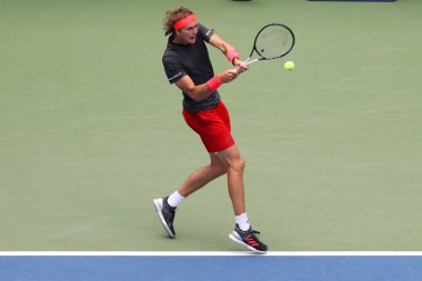 New York - 1 Eylül 2018: Profesyonel tenis oyuncusu Alexander Zverev Almanya'nın eylem onun 2018 sırasında bize açık yuvarlak 32 maç Billie Jean King Ulusal Tenis Merkezi