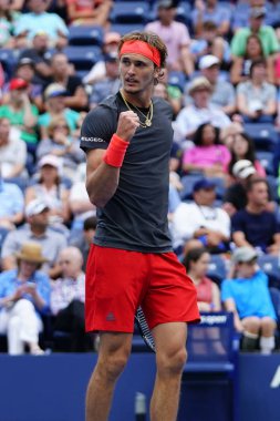 New York - 1 Eylül 2018: Profesyonel tenis oyuncusu Alexander Zverev Almanya'nın eylem onun 2018 sırasında bize açık yuvarlak 32 maç Billie Jean King Ulusal Tenis Merkezi
