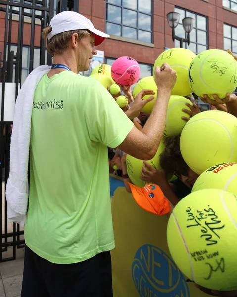ニューヨーク 2018 テニス選手ケビン アンダーソンが 2018年の練習後南アフリカ共和国標識サイン私たちビリー ビリージーンキングナショナル テニス センターにオープンします — ストック写真