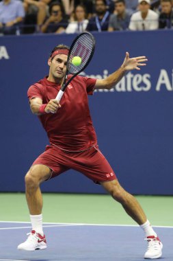 New York - 3 Eylül 2018: 20-zaman Grand Slam Billie Jean King Ulusal tenis merkezi 16 maç sırasında 2018 Amerika Açık başında Roger Federer İsviçre şampiyonu