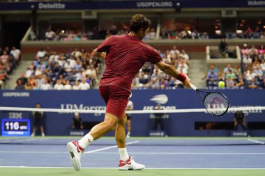 New York - 3 Eylül 2018: 20-zaman Grand Slam Billie Jean King Ulusal tenis merkezi 16 maç sırasında 2018 Amerika Açık başında Roger Federer İsviçre şampiyonu