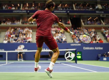 New York - 3 Eylül 2018: 20-zaman Grand Slam Billie Jean King Ulusal tenis merkezi 16 maç sırasında 2018 Amerika Açık başında Roger Federer İsviçre şampiyonu