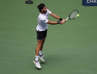New York - 2 Eylül 2018: Profesyonel tenis oyuncusu Nikoloz Basilashvili Gürcistan eylem sırasında onun 2018 Billie Jean King Ulusal tenis merkezi 16 maçın bize açık yuvarlak 