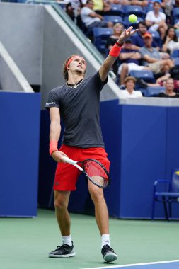 New York - 1 Eylül 2018: Profesyonel tenis oyuncusu Alexander Zverev Almanya'nın eylem onun 2018 sırasında bize açık yuvarlak 32 maç Billie Jean King Ulusal Tenis Merkezi