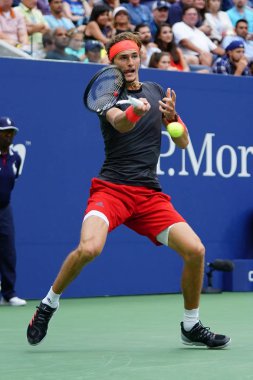 New York - 1 Eylül 2018: Profesyonel tenis oyuncusu Alexander Zverev Almanya'nın eylem onun 2018 sırasında bize açık yuvarlak 32 maç Billie Jean King Ulusal Tenis Merkezi