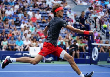 New York - 1 Eylül 2018: Profesyonel tenis oyuncusu Alexander Zverev Almanya'nın eylem onun 2018 sırasında bize açık yuvarlak 32 maç Billie Jean King Ulusal Tenis Merkezi