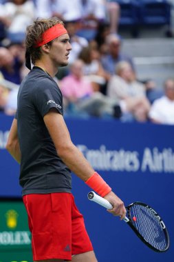 New York - 1 Eylül 2018: Profesyonel tenis oyuncusu Alexander Zverev Almanya'nın eylem onun 2018 sırasında bize açık yuvarlak 32 maç Billie Jean King Ulusal Tenis Merkezi