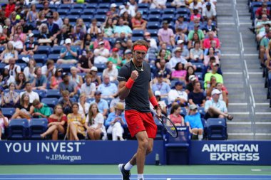 New York - 1 Eylül 2018: Profesyonel tenis oyuncusu Alexander Zverev Almanya'nın eylem onun 2018 sırasında bize açık yuvarlak 32 maç Billie Jean King Ulusal Tenis Merkezi