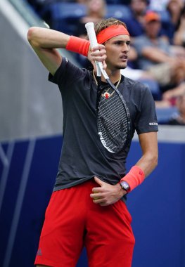 New York - 1 Eylül 2018: Profesyonel tenis oyuncusu Alexander Zverev Almanya'nın eylem onun 2018 sırasında bize açık yuvarlak 32 maç Billie Jean King Ulusal Tenis Merkezi
