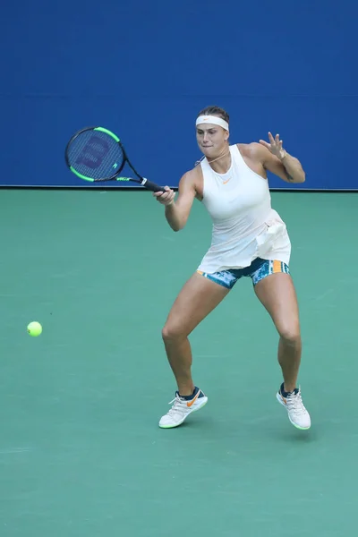2018年9月3日 职业网球运动员 Aryna Sabalenka 在她2018美国公开赛16比赛在比利 牛仔国王国家网球中心的行动期间 — 图库照片
