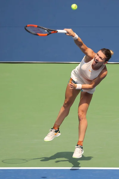 2018年8月27日 罗马尼亚大满贯冠军西莫娜 哈勒普在纽约比利 金国家网球中心举行的2018年美国公开赛首轮比赛中的行动 — 图库照片