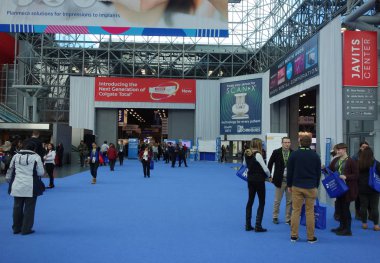 New York - 27 Kasım 2018: Jacob Javits Convention Center büyük Ny diş toplantı sırasında. Büyük New York diş toplantı en büyük sağlık ve diş ABD olaydır