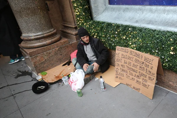 Nova Iorque Dezembro 2018 Homeless Man Front Macy Store Midtown — Fotografia de Stock