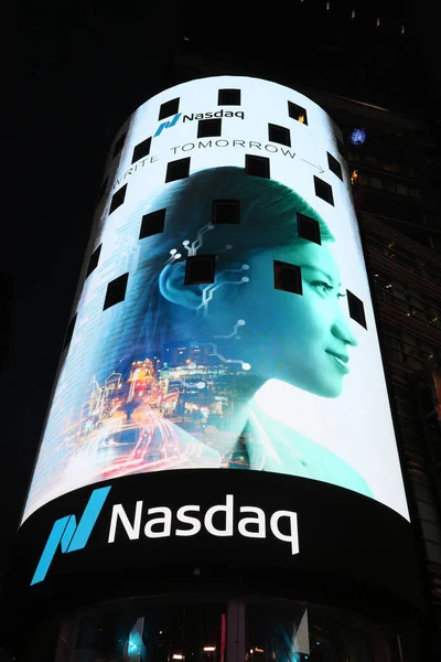 ニューヨーク シティ 2018 本部タイムズ スクエアでは世界で二番目に大きい取引市場ナスダック証券取引所 — ストック写真