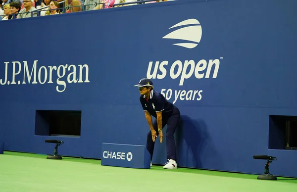 Nueva York Septiembre 2018 Juez Línea Acción Durante Partido Abierto — Foto de Stock