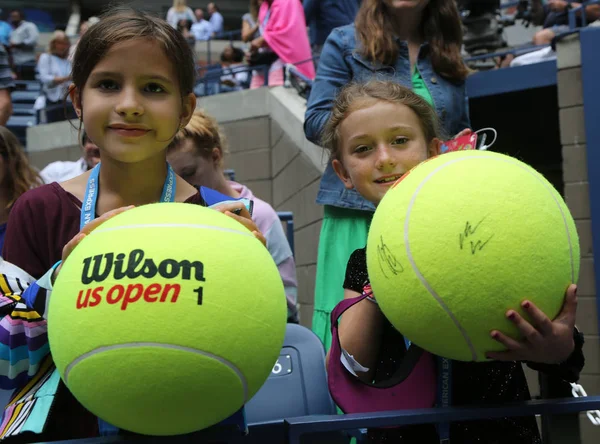Nowy Jork Września 2018 Tenis Młodych Fanów Czekających Autografy Billie — Zdjęcie stockowe