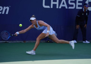New York - 30 Ağustos 2018: Eylem sırasında onu Dünya Tenis oyuncusu Vera Zvonareva, Rusya Federasyonu eski No.2 ikinci yuvarlak 2018 bize açık maç Billie Jean King Ulusal Tenis Merkezi