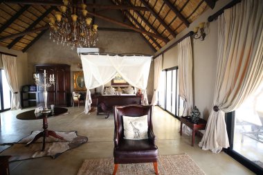 Hoedspruit, Güney Afrika - 28 Eylül 2018: iç lüks safari Lodge Kings kampı özel oyun ayırmak Timbavati özel doğa rezerv, Güney Afrika