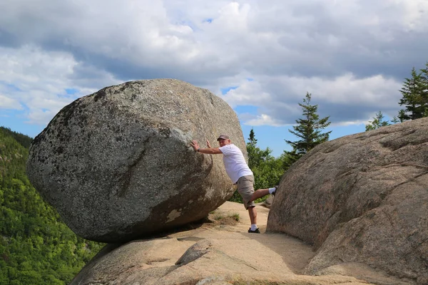 Bar Harbor Maine July 2017 Unidentified Tourist Bubble Rock Top — Stock Photo, Image