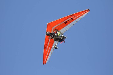 Victoria Falls, Zimbabwe - 3 Ekim 2018: Microlight uçuş Victoria Şelaleleri ve Zambezi Nehri üzerinde