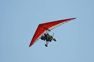 Victoria Falls, Zimbabwe - 3 Ekim 2018: Microlight uçuş Victoria Şelaleleri ve Zambezi Nehri üzerinde