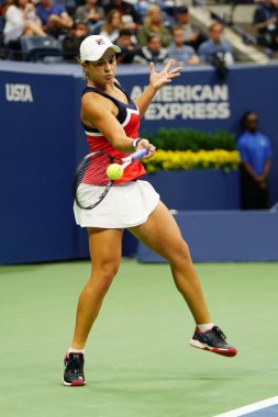 New York - Eylül 9, 2018:2018 Amerika Billie Jean King Ulusal Tenis Merkezi final maçı sırasında eylem bayanlar çiftler şampiyonlukları Ashleigh Barty Avustralya Açık