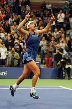 New York - Eylül 9, 2018:2018 Amerika Açık bayanlar şampiyonu Coco Vandeweghe ABD Billie Jean King Ulusal tenis merkezi onun son maçı sonrası zafer kutluyor