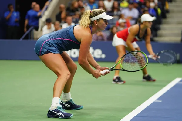 ニューヨーク 2018 2018年米国オープン女子ダブルス優勝者のオーストラリアと米国のココヤシ Vandeweghe Ashleigh バーティ ビリー ビリージーンキングナショナル テニス センターでの最後の試合中にアクションで — ストック写真